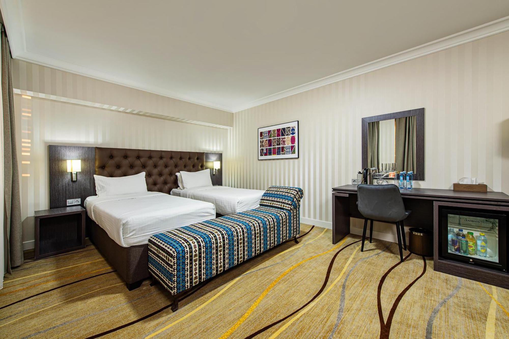 Shymkent Grand Hotel Exterior photo