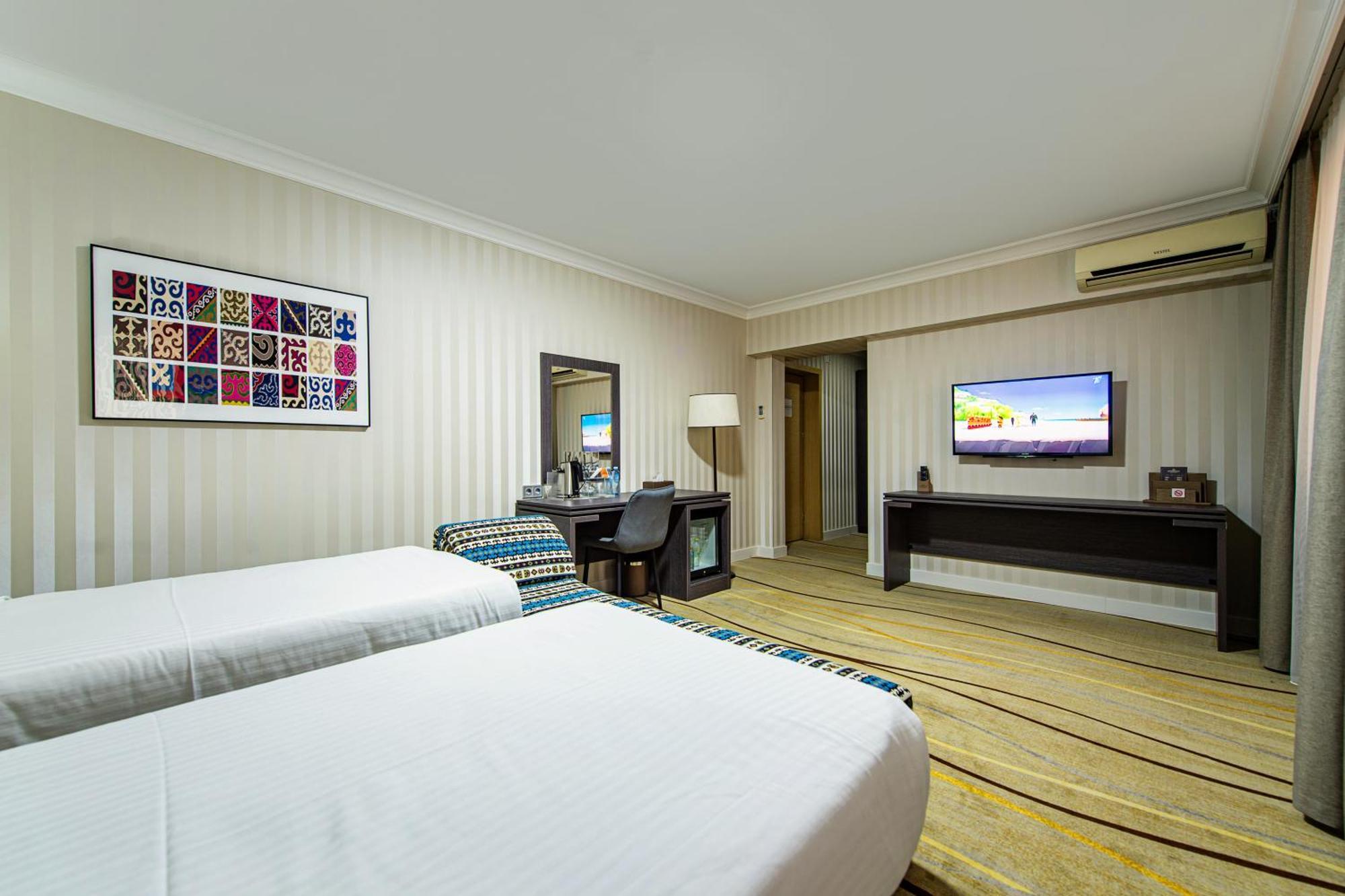 Shymkent Grand Hotel Exterior photo